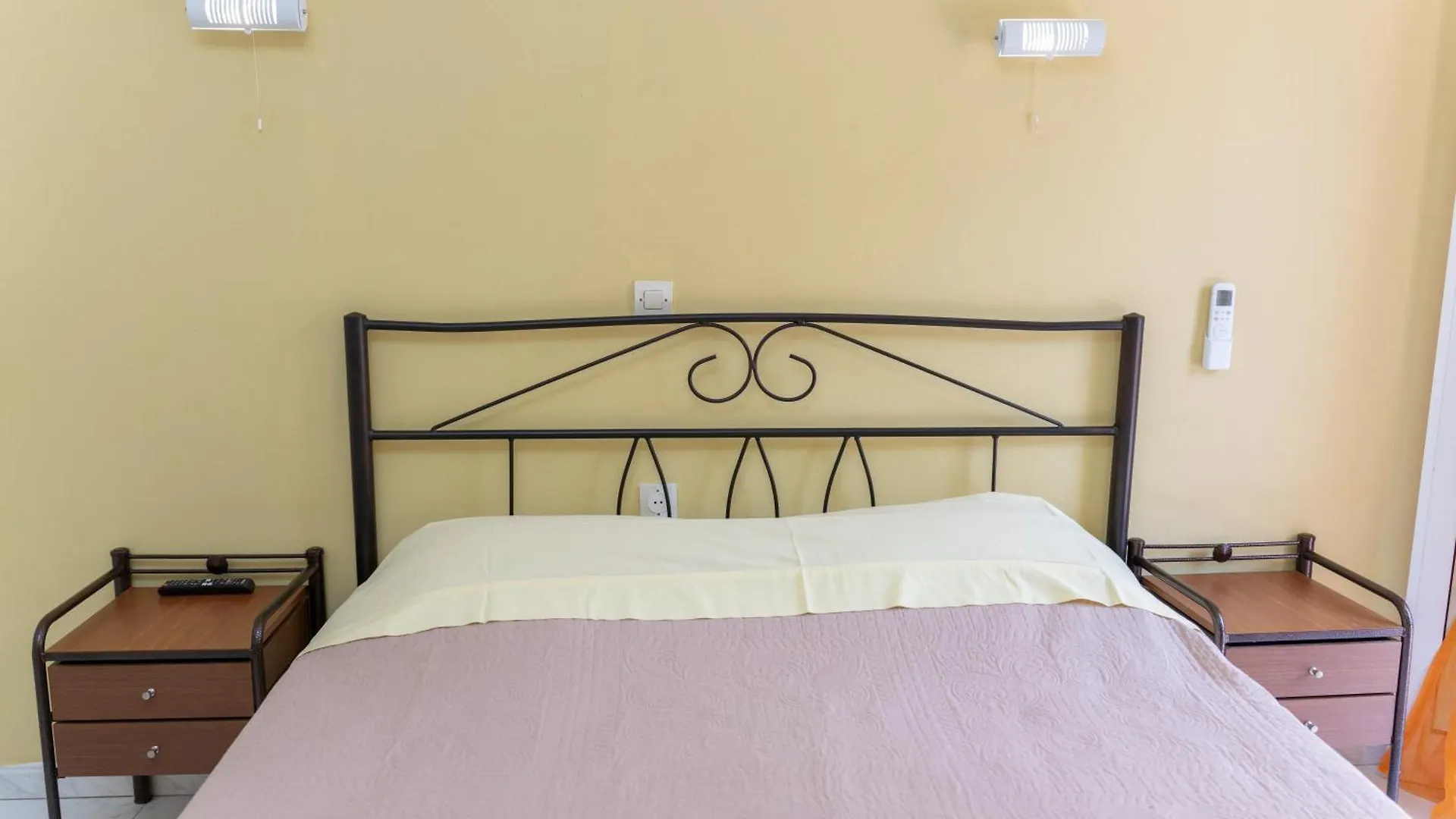 Remezzo Apartments Sami  2*, Sami (Kefalonia)